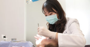 Read more about the article 牙齒矯正前後對比，柯涵馨醫師齒顎矯正案例